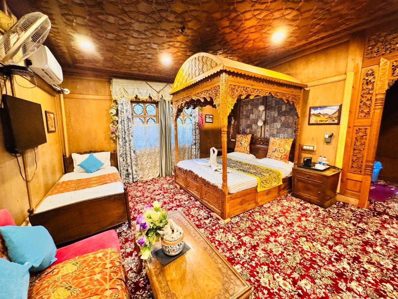 Hotel Crown Of India Group Of Houseboats Srīnagar Exterior foto