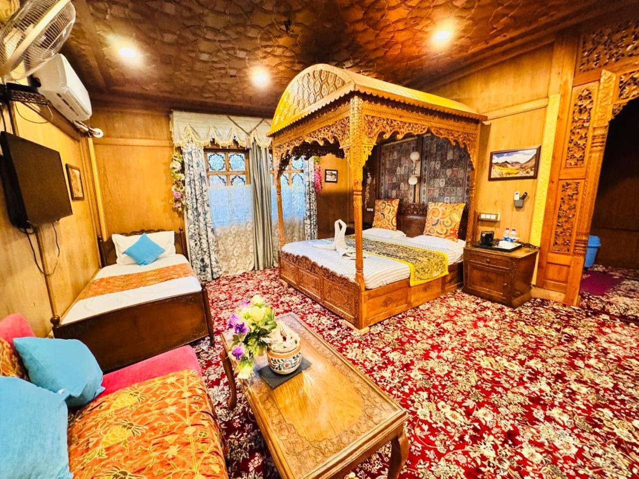Hotel Crown Of India Group Of Houseboats Srīnagar Exterior foto