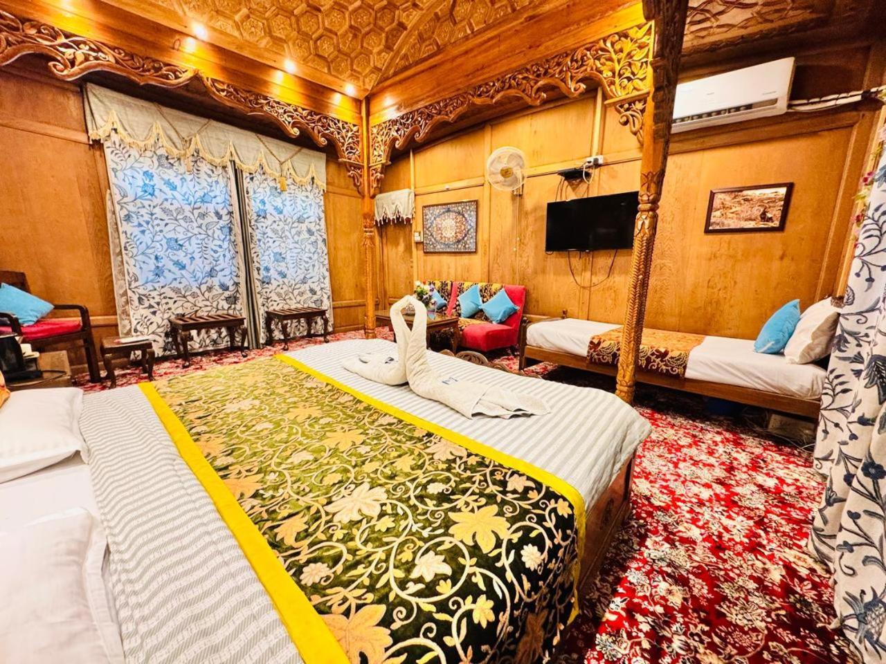 Hotel Crown Of India Group Of Houseboats Srīnagar Exterior foto