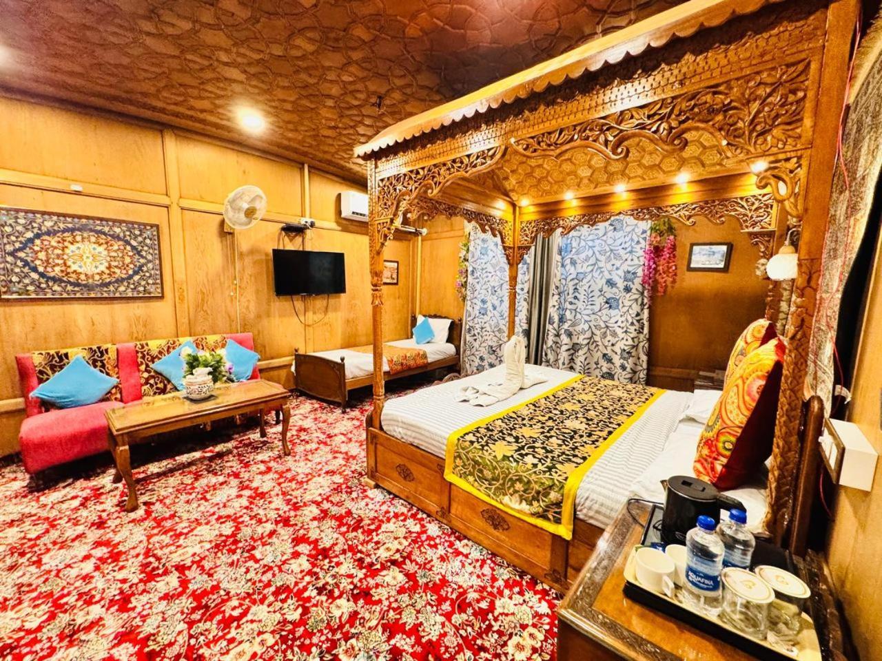 Hotel Crown Of India Group Of Houseboats Srīnagar Exterior foto