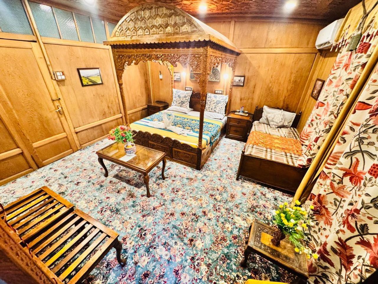 Hotel Crown Of India Group Of Houseboats Srīnagar Exterior foto